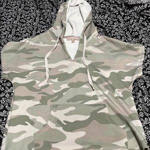 Hooded short sleeve athletic top